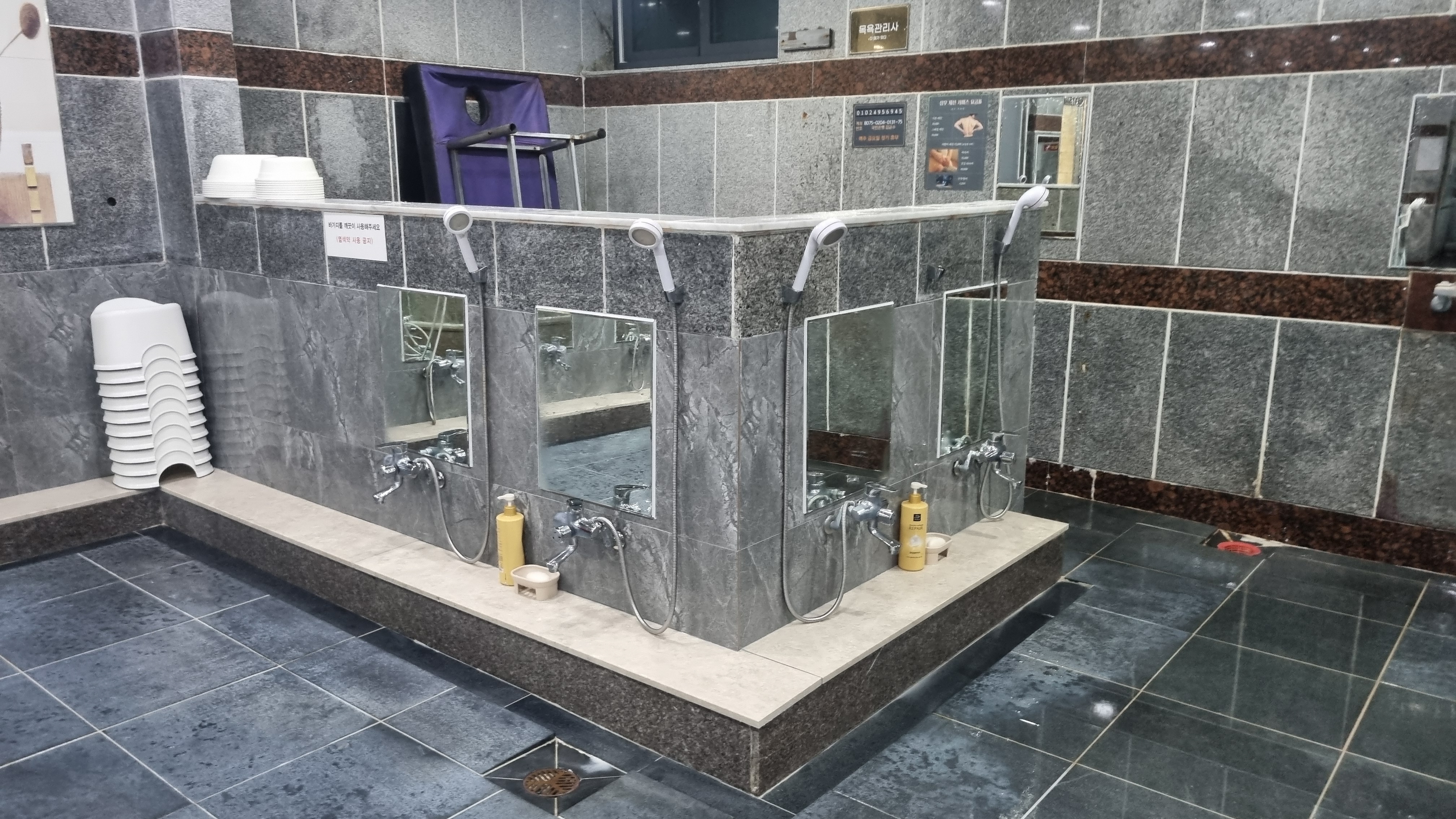 목욕탕 내부 2